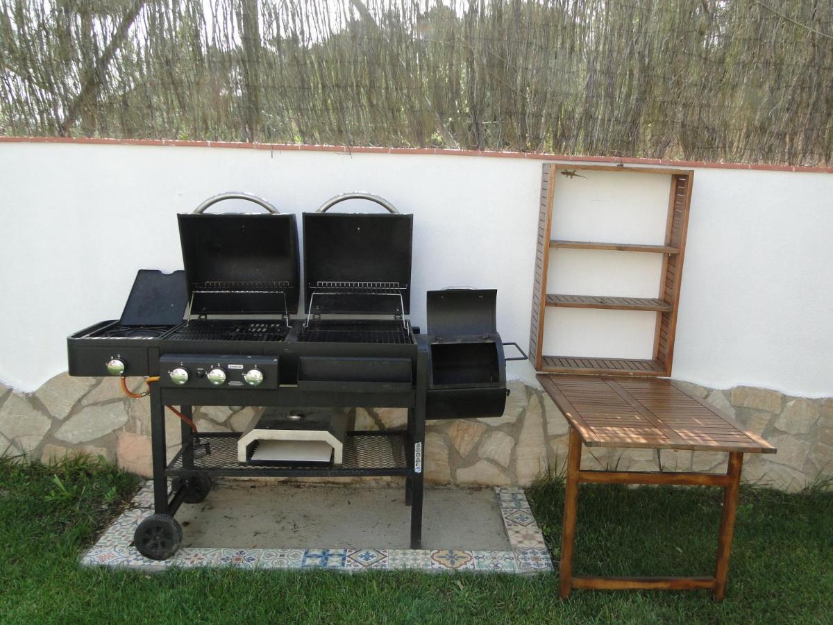 Detached Villa For 6 People In Lloret De Mar With Comunal Outdoor Swimming Pool Puigventos エクステリア 写真