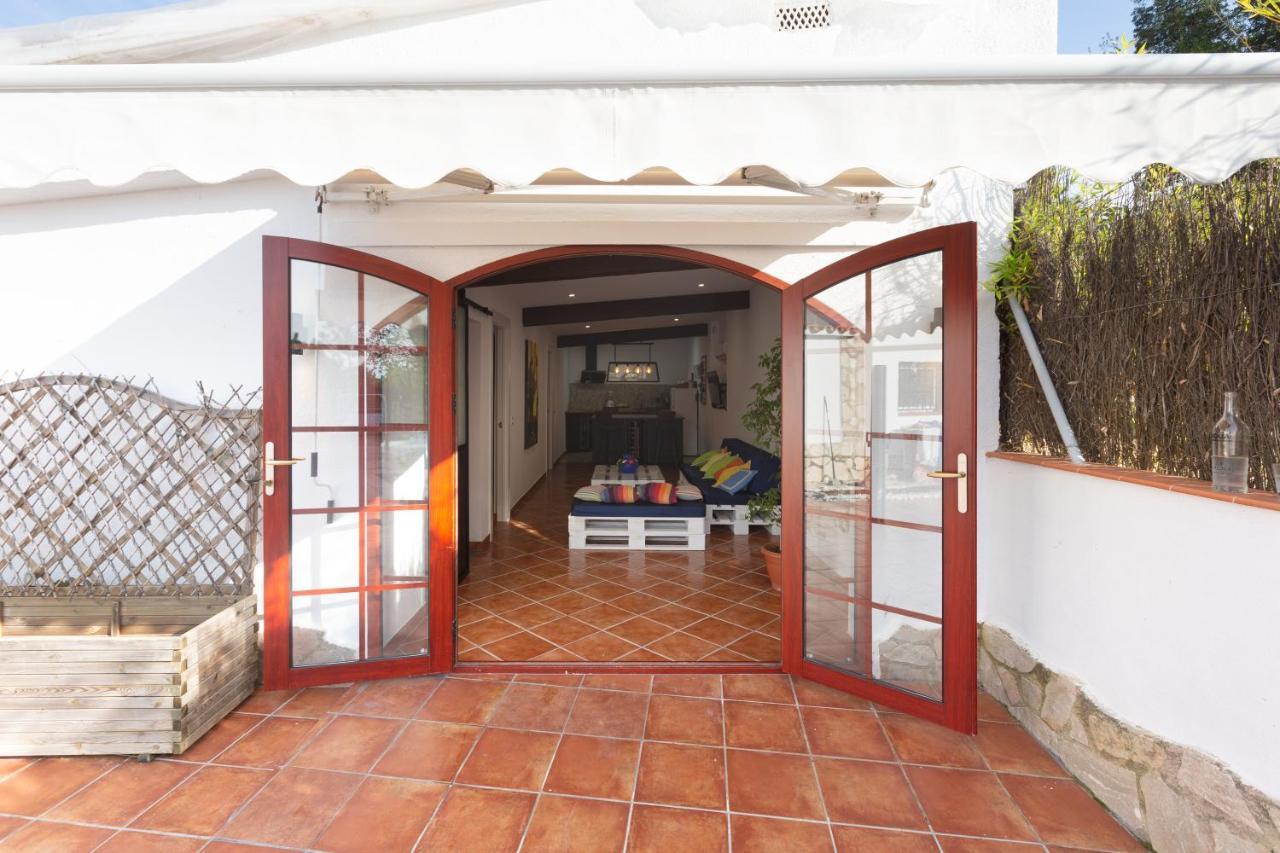 Detached Villa For 6 People In Lloret De Mar With Comunal Outdoor Swimming Pool Puigventos エクステリア 写真