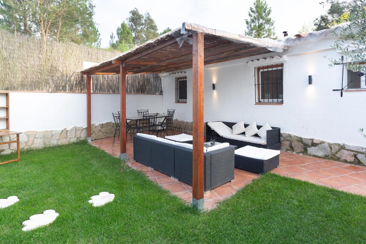 Detached Villa For 6 People In Lloret De Mar With Comunal Outdoor Swimming Pool Puigventos エクステリア 写真