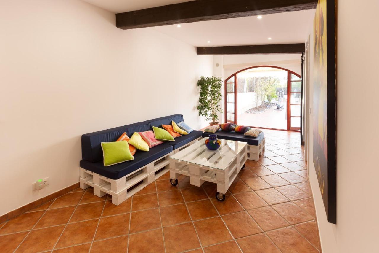 Detached Villa For 6 People In Lloret De Mar With Comunal Outdoor Swimming Pool Puigventos エクステリア 写真