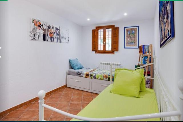 Detached Villa For 6 People In Lloret De Mar With Comunal Outdoor Swimming Pool Puigventos エクステリア 写真