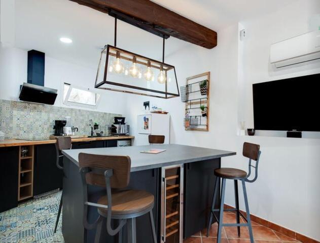 Detached Villa For 6 People In Lloret De Mar With Comunal Outdoor Swimming Pool Puigventos エクステリア 写真