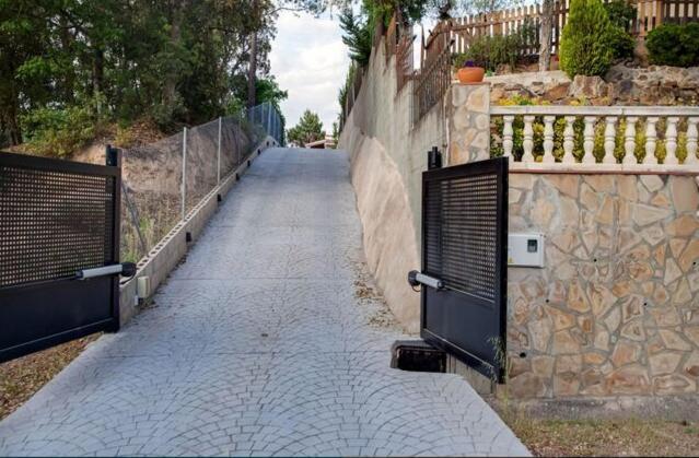 Detached Villa For 6 People In Lloret De Mar With Comunal Outdoor Swimming Pool Puigventos エクステリア 写真