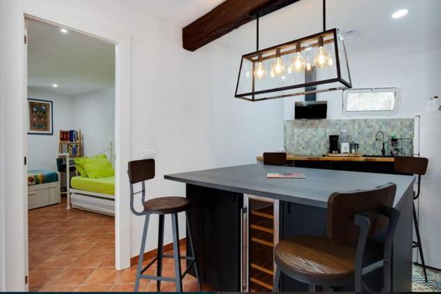 Detached Villa For 6 People In Lloret De Mar With Comunal Outdoor Swimming Pool Puigventos エクステリア 写真