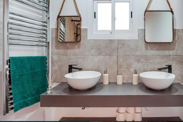Detached Villa For 6 People In Lloret De Mar With Comunal Outdoor Swimming Pool Puigventos エクステリア 写真