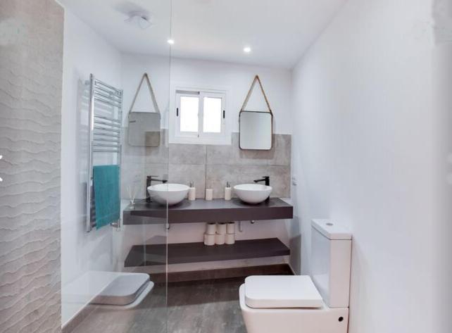 Detached Villa For 6 People In Lloret De Mar With Comunal Outdoor Swimming Pool Puigventos エクステリア 写真