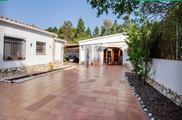 Detached Villa For 6 People In Lloret De Mar With Comunal Outdoor Swimming Pool Puigventos エクステリア 写真